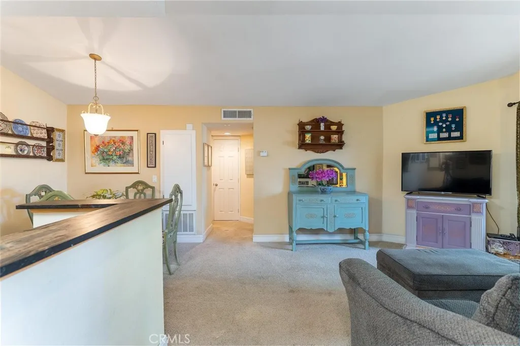 https://cdn.realtyfeed.com/cdn/127/306477386/038ea180fb8ac2afda9b72588a0329c3.webp