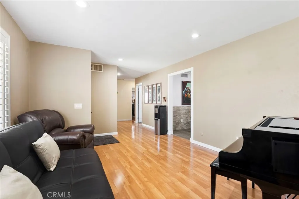 https://cdn.realtyfeed.com/cdn/127/306477459/5633f931f69967f1f248019378edb2c1.webp
