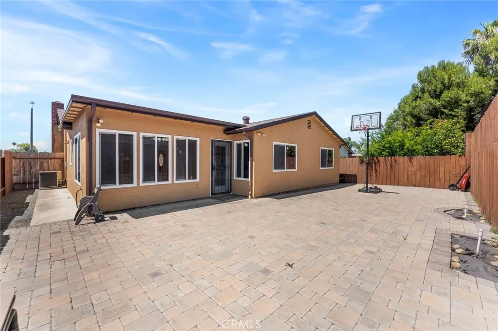 https://cdn.realtyfeed.com/cdn/127/306477459/a2ef88ac9e23a627d88fa6f3b8ee230d.webp