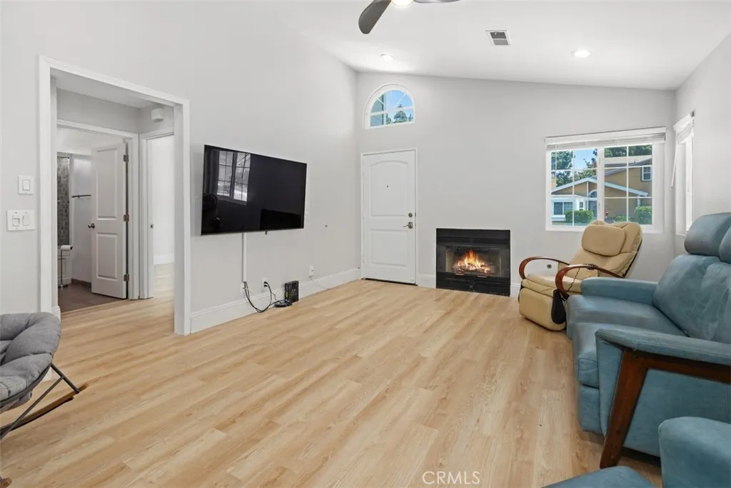 https://cdn.realtyfeed.com/cdn/127/306477518/b9a8c2e4ebe34410ea141a3452a923c1.webp