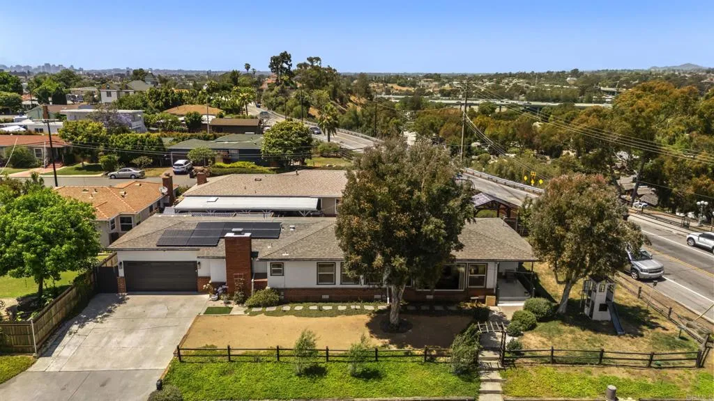 https://cdn.realtyfeed.com/cdn/127/306477820/b9ceea64e3407e5f161aada6fef0bd8c.webp