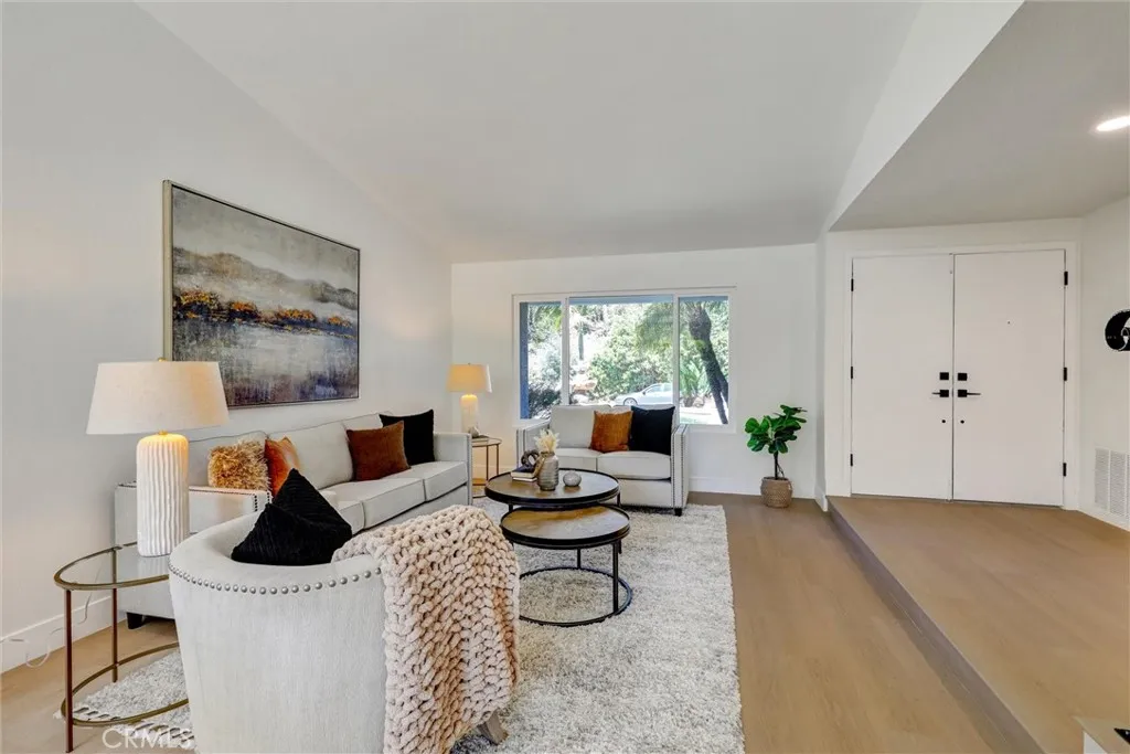 https://cdn.realtyfeed.com/cdn/127/306478127/15e418ff4c6bf8953fb6c37173dcc15e.webp