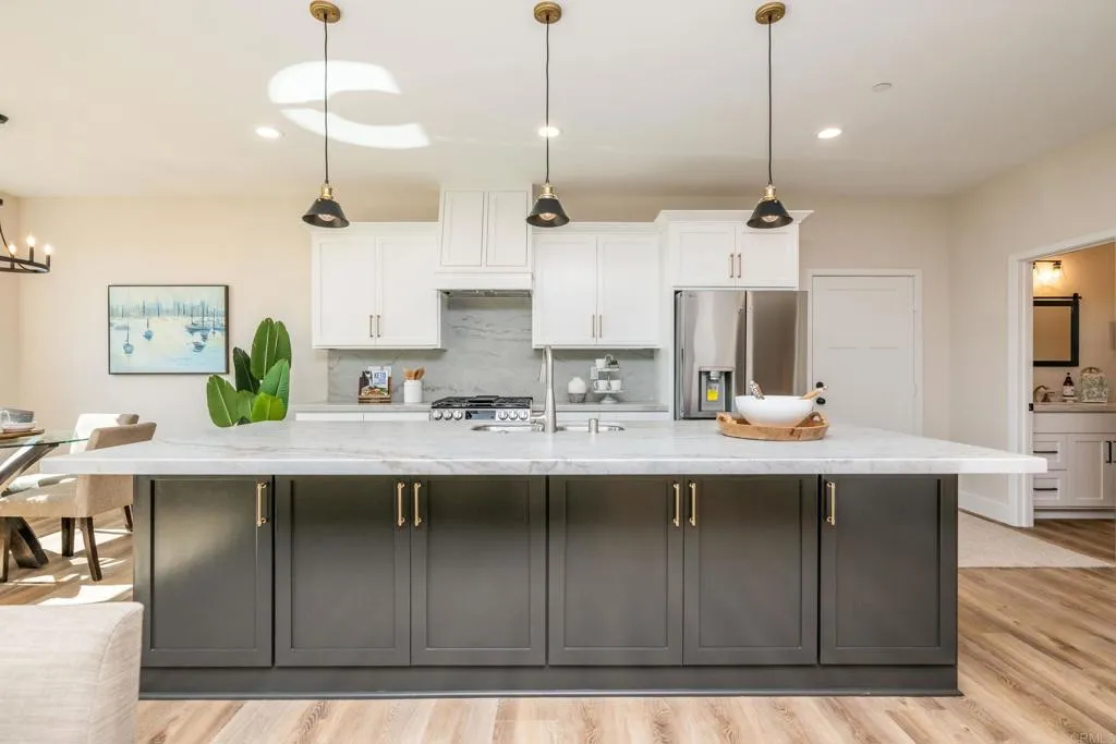 https://cdn.realtyfeed.com/cdn/127/306478392/0deb8d80ebff82e8ac8de25a6259fb1a.webp