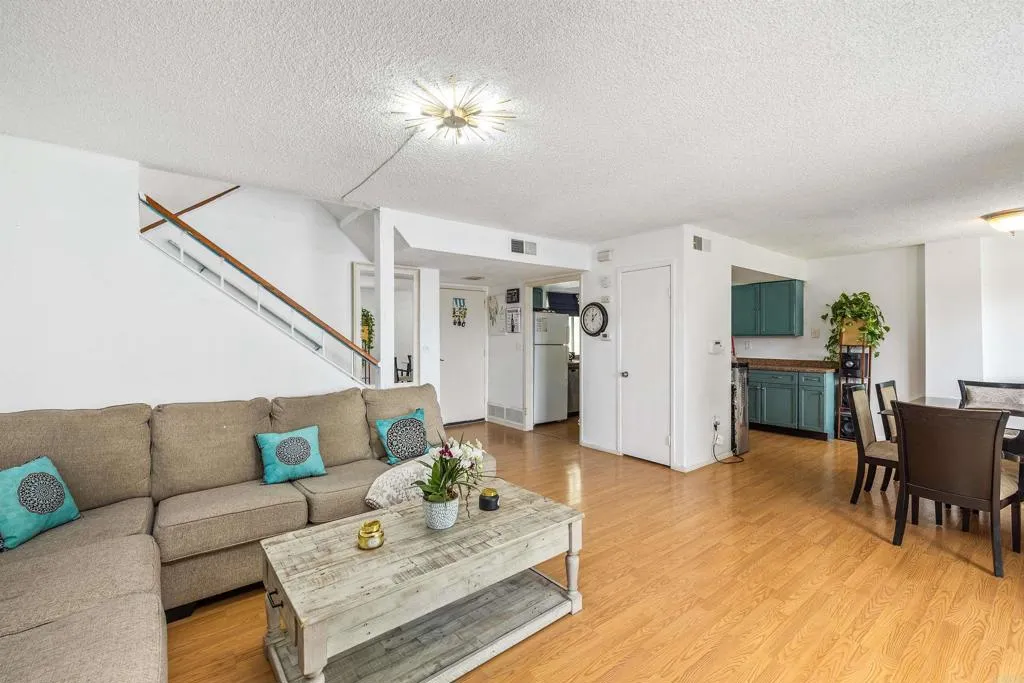 https://cdn.realtyfeed.com/cdn/127/306478430/65ceca16a8629f001c4dfd4064793bd4.webp