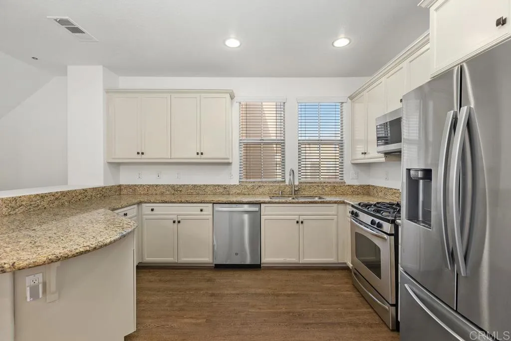 Photo #2: PTP2504836 Listing 