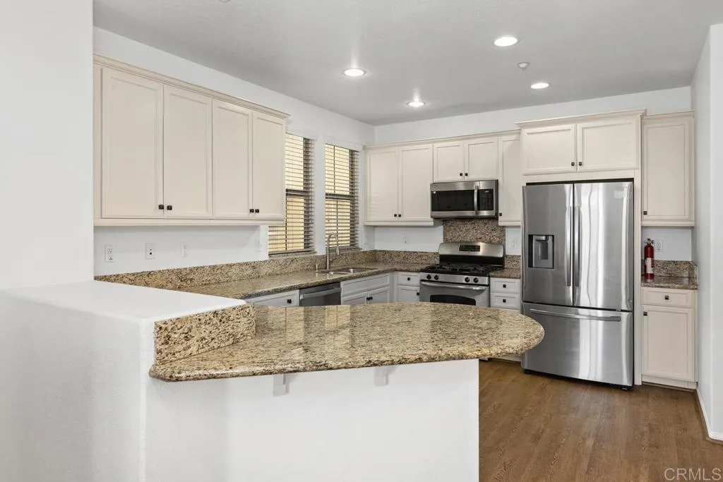 Photo #3: PTP2504836 Listing 