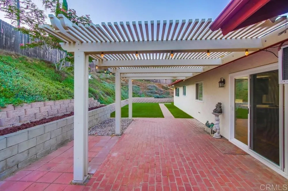 https://cdn.realtyfeed.com/cdn/127/306478567/c8b9e60851477f3f5044f93cea39f6c1.webp
