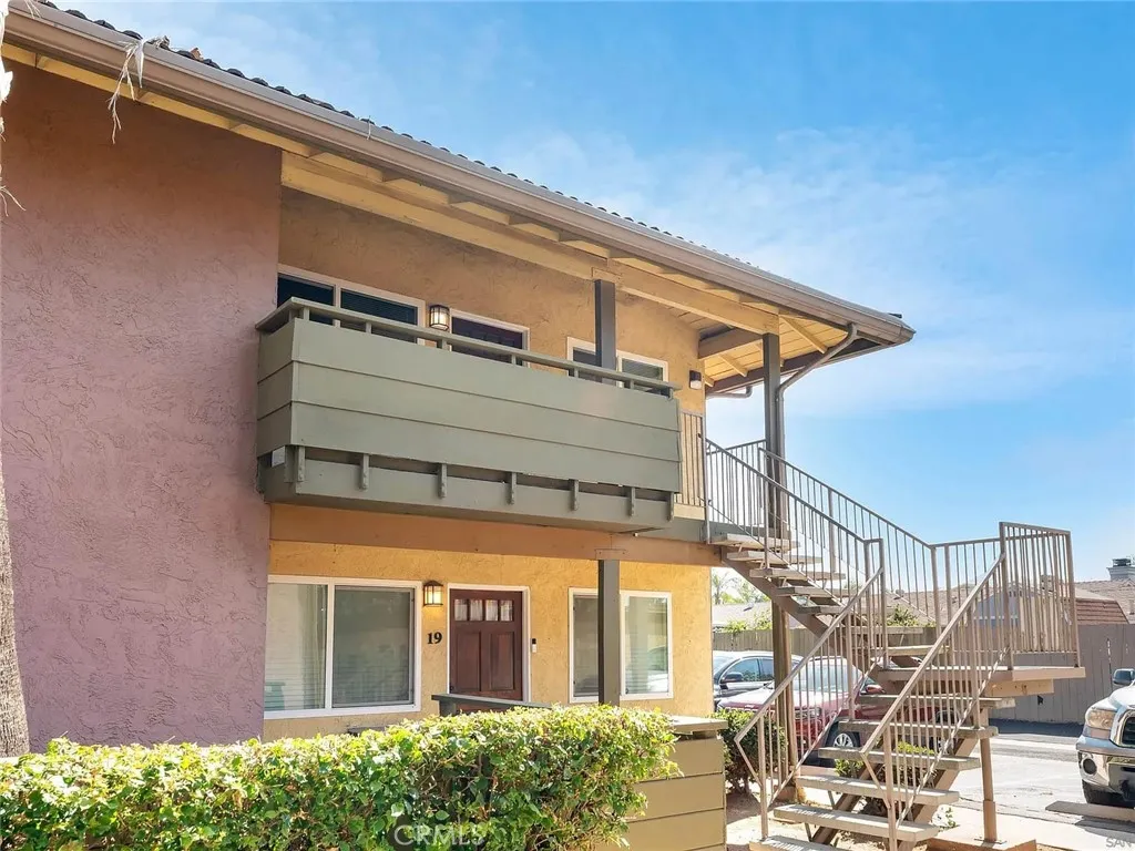 More Details about MLS # SW25144324 : 2041 E GRAND AVE UNIT 24