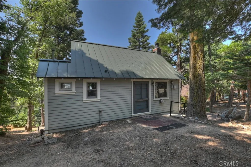 1040 Mile High Road, Twin Peaks, CA 92391