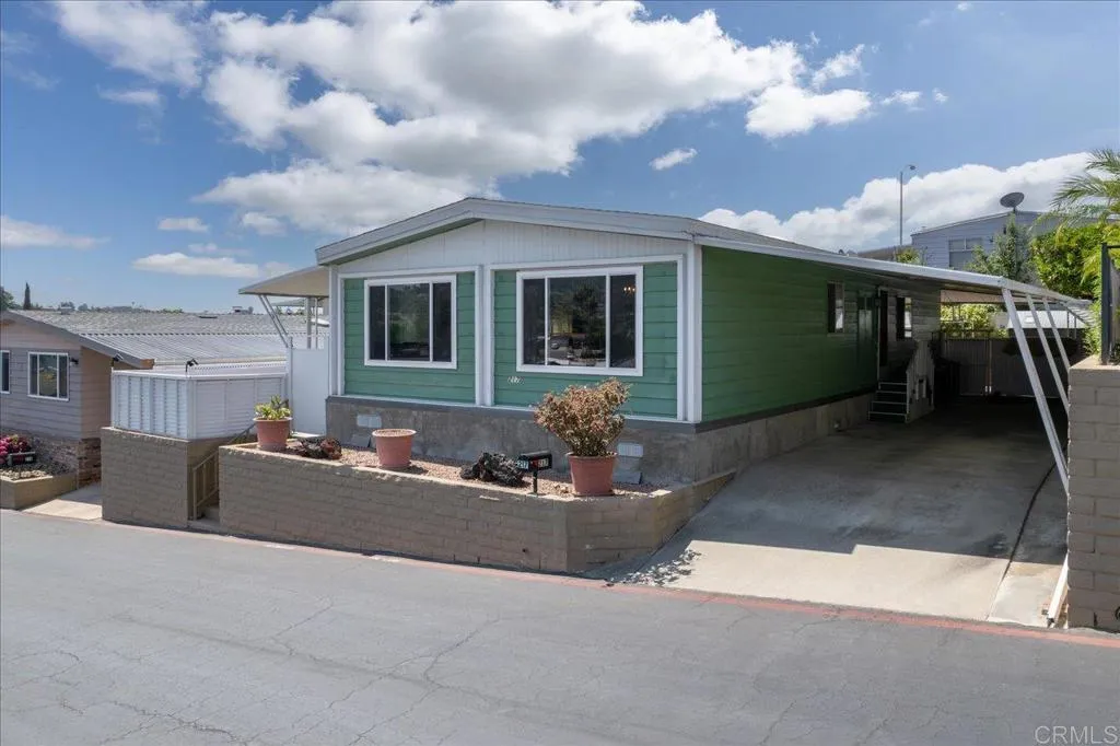 https://cdn.realtyfeed.com/cdn/127/306479040/898ec431c40c0c9443f295ee5cbbea12.webp