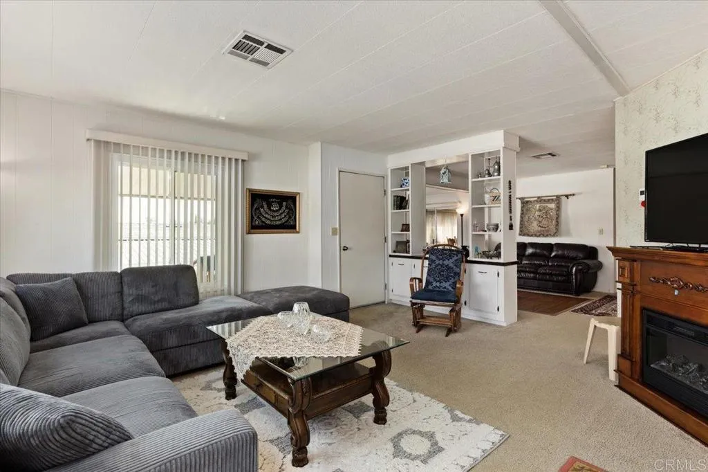 https://cdn.realtyfeed.com/cdn/127/306479040/fa8bf56508eeb4e6bc617206862019ba.webp