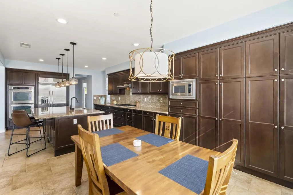 https://cdn.realtyfeed.com/cdn/127/306479042/bb9c82f51ff8da7f802b176bab471a31.webp