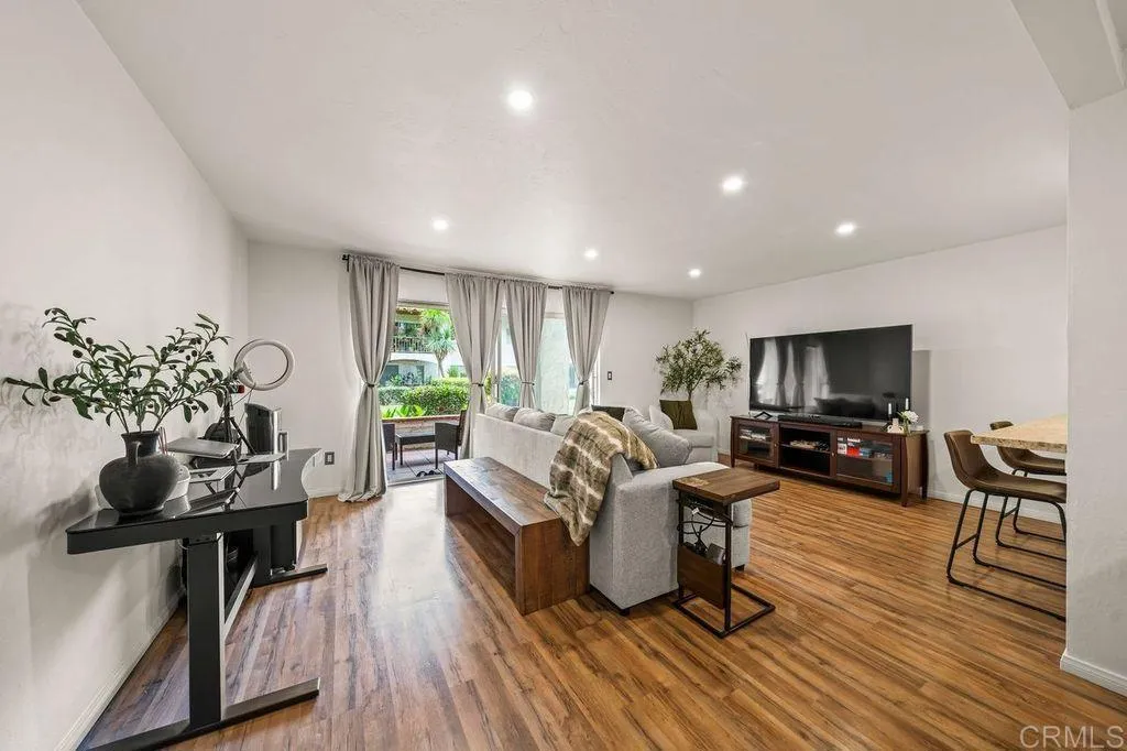 https://cdn.realtyfeed.com/cdn/127/306479114/649644a508037289d9031982f0db4d55.webp