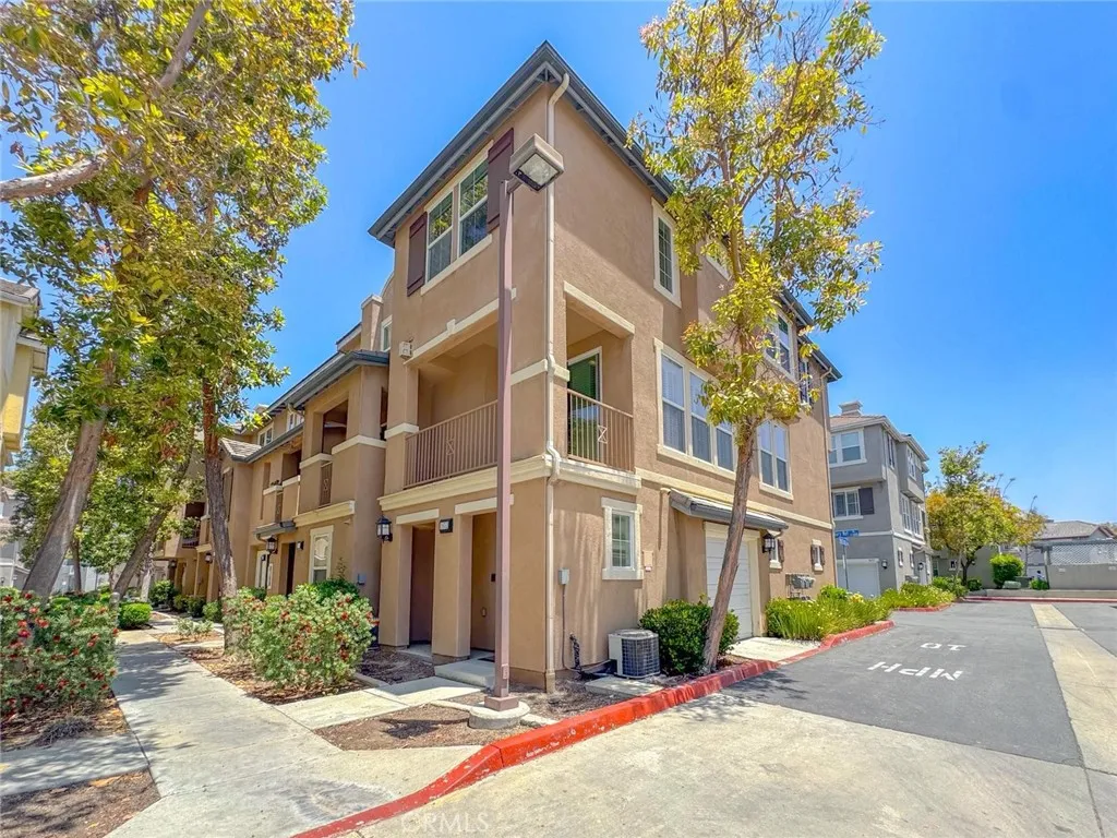 More Details about MLS # OC25144188 : 1652 HICKORY NUT PLACE