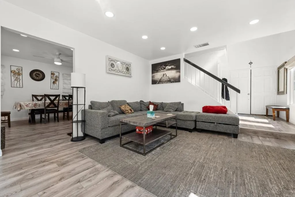 https://cdn.realtyfeed.com/cdn/127/306479191/463c16fd915e0ab9bf5fb15532fd8aea.webp