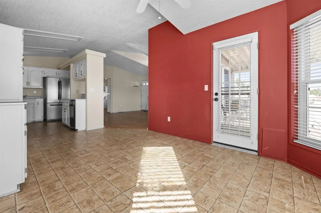 https://cdn.realtyfeed.com/cdn/127/306479307/45986806a85a44426aa626fdf03a49f5.webp