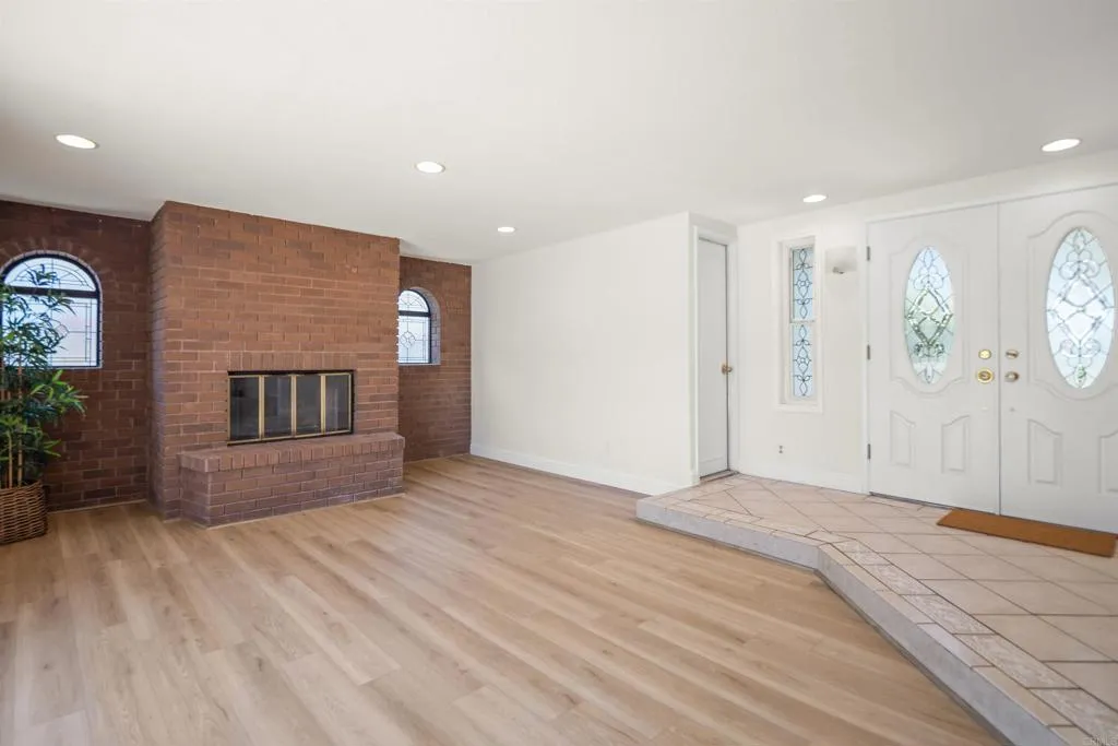 https://cdn.realtyfeed.com/cdn/127/306479309/1353b870a672e68e5e85b887192b92dd.webp