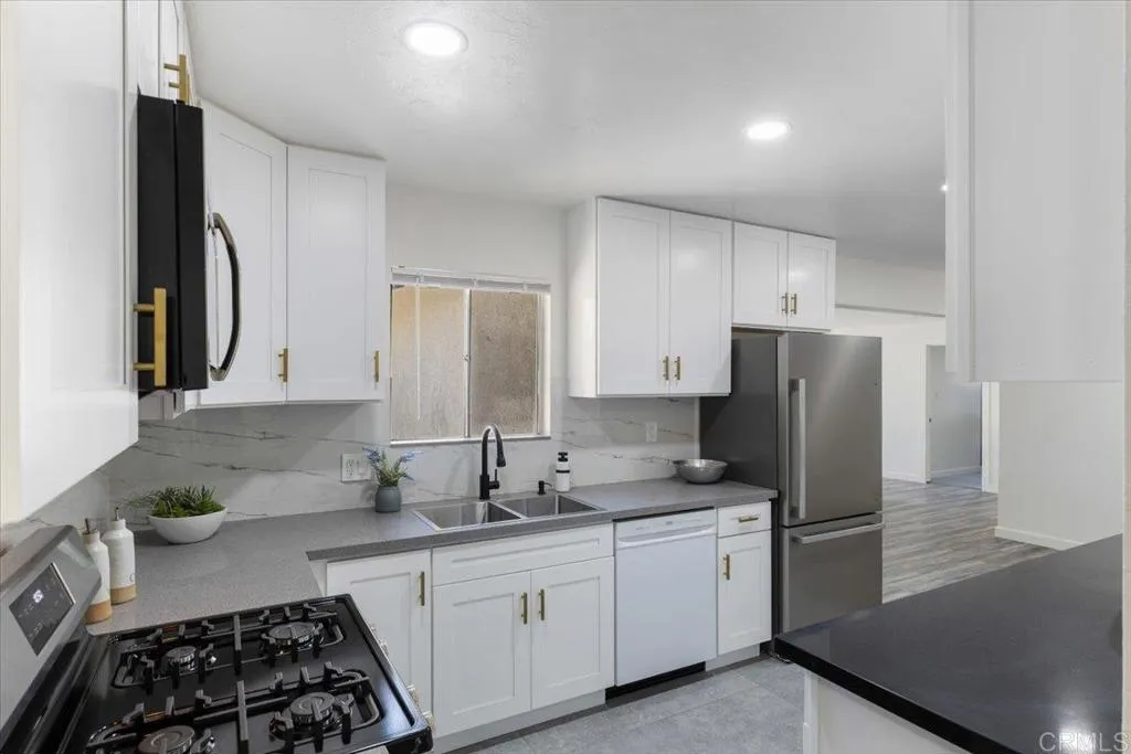https://cdn.realtyfeed.com/cdn/127/306479325/041dad1efe5327ab48386260aba4a9bf.webp