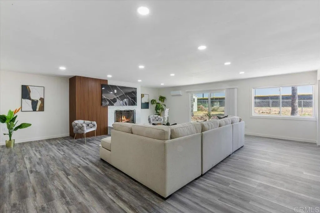 https://cdn.realtyfeed.com/cdn/127/306479325/72737e2e4089602ba91b12e96ad16c91.webp