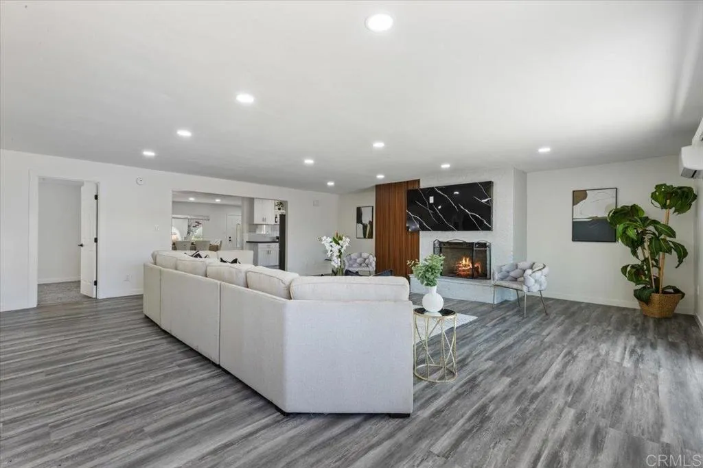 https://cdn.realtyfeed.com/cdn/127/306479325/c60a01fb64edfcd5f3a69dfc58760edb.webp