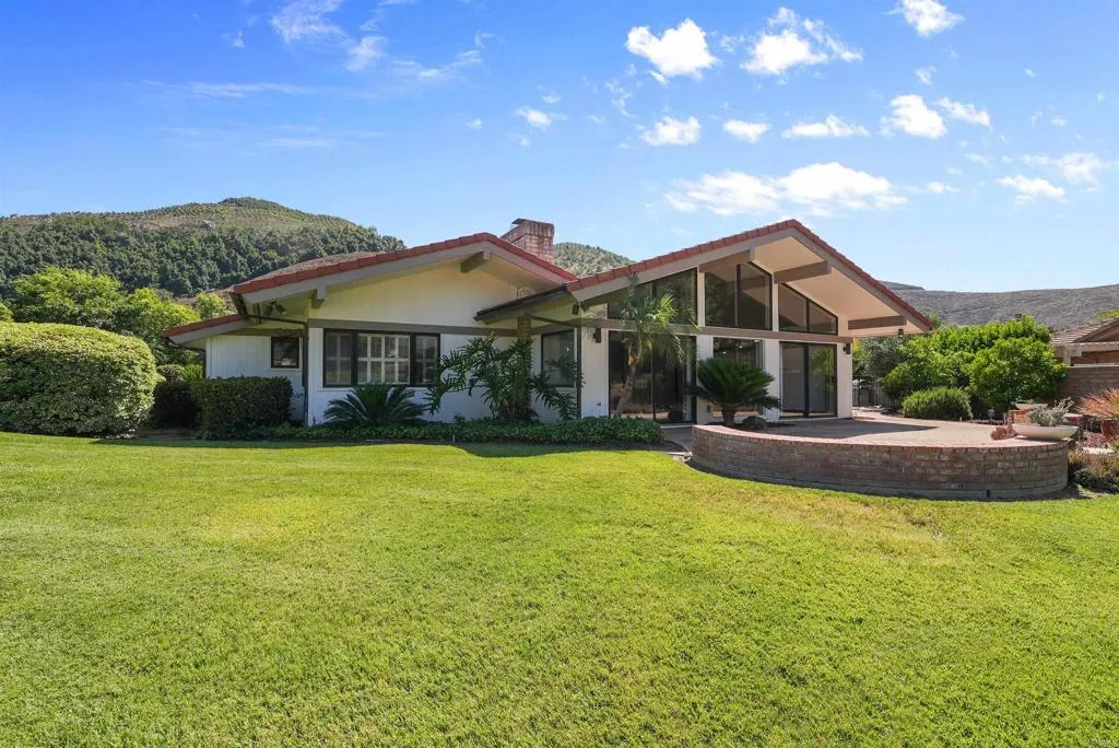 https://cdn.realtyfeed.com/cdn/127/306479362/11bd9e0371ef45e2a8c6137bda294d7e.webp