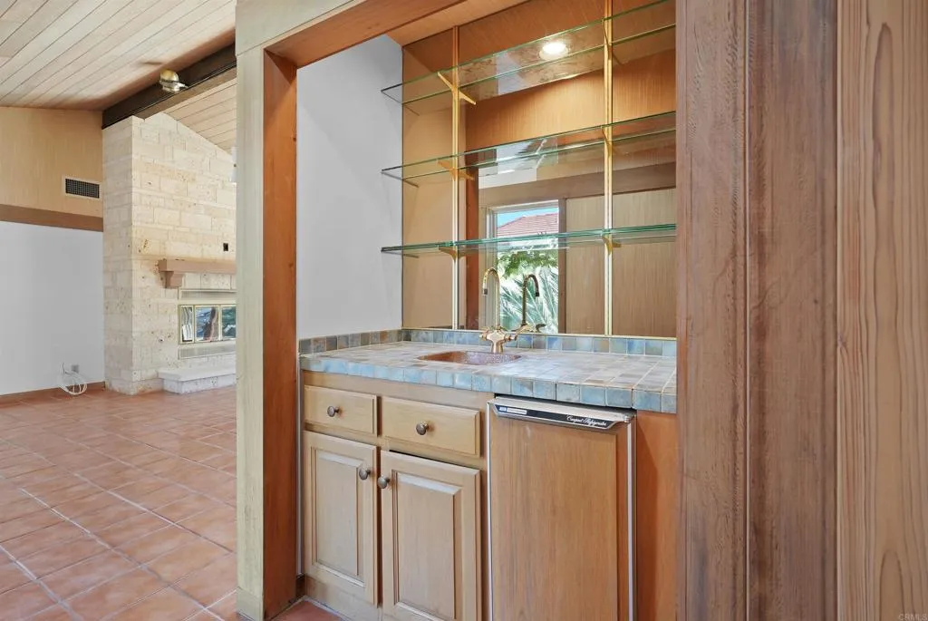 https://cdn.realtyfeed.com/cdn/127/306479362/1b41a908b062994256ccaa3c81a8abe9.webp
