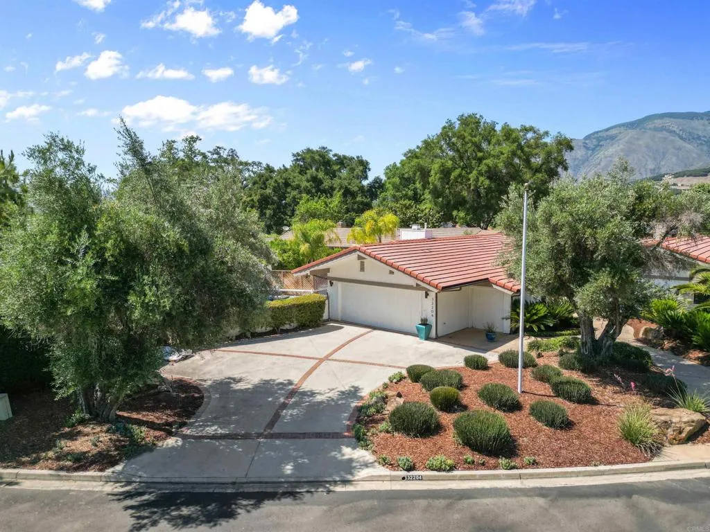 https://cdn.realtyfeed.com/cdn/127/306479362/4ee554a699cbe652808c214d14b370d7.webp