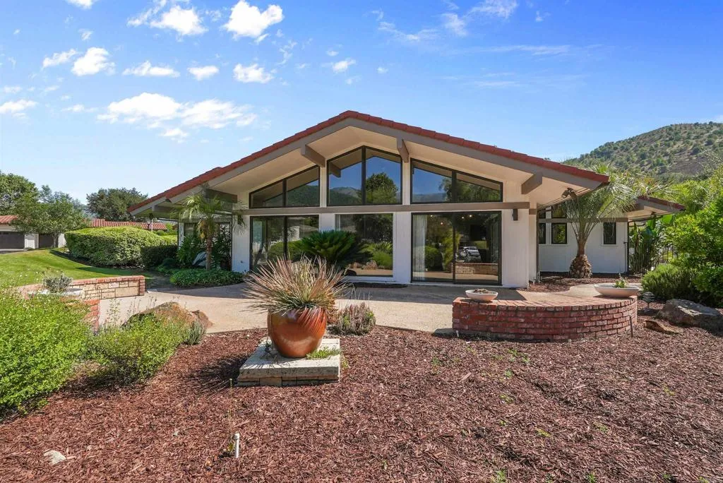 https://cdn.realtyfeed.com/cdn/127/306479362/5439fa29e6f4354371d35ad826b009ae.webp