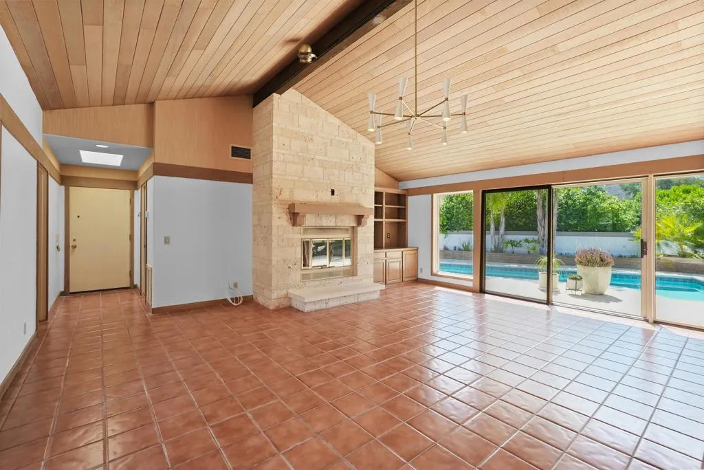 https://cdn.realtyfeed.com/cdn/127/306479362/81f82c4ee4b0d781e79860b81dfee74a.webp