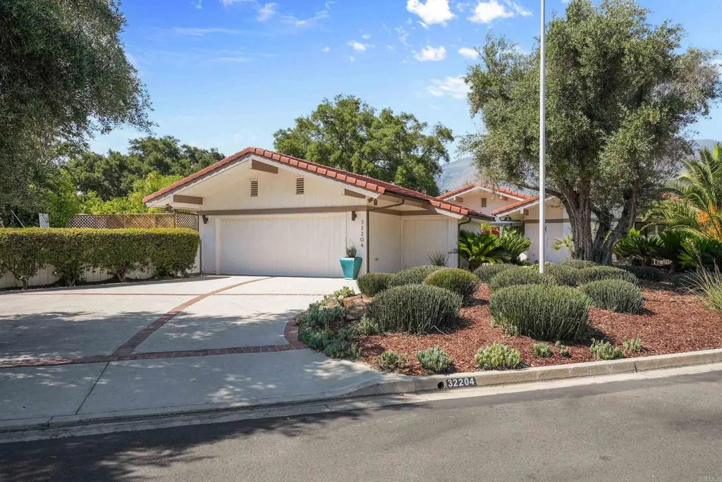 https://cdn.realtyfeed.com/cdn/127/306479362/ec9bc75e1bf86fc967d1810066ec3ccc.webp