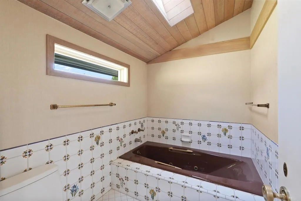 https://cdn.realtyfeed.com/cdn/127/306479362/fe0b53813e5844aaff0aa6523058cafc.webp