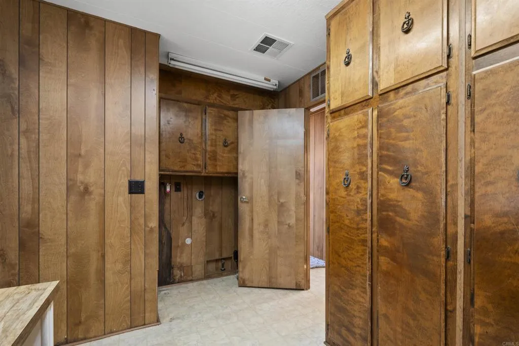 https://cdn.realtyfeed.com/cdn/127/306479430/02c2dc4bbbe846acf65b11de3cdf443f.webp