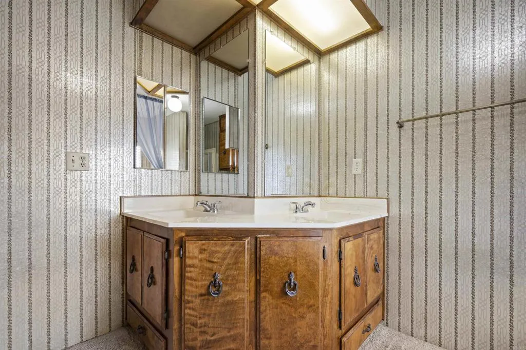 https://cdn.realtyfeed.com/cdn/127/306479430/407fc6c39a9f7672537326f99c76d0b9.webp