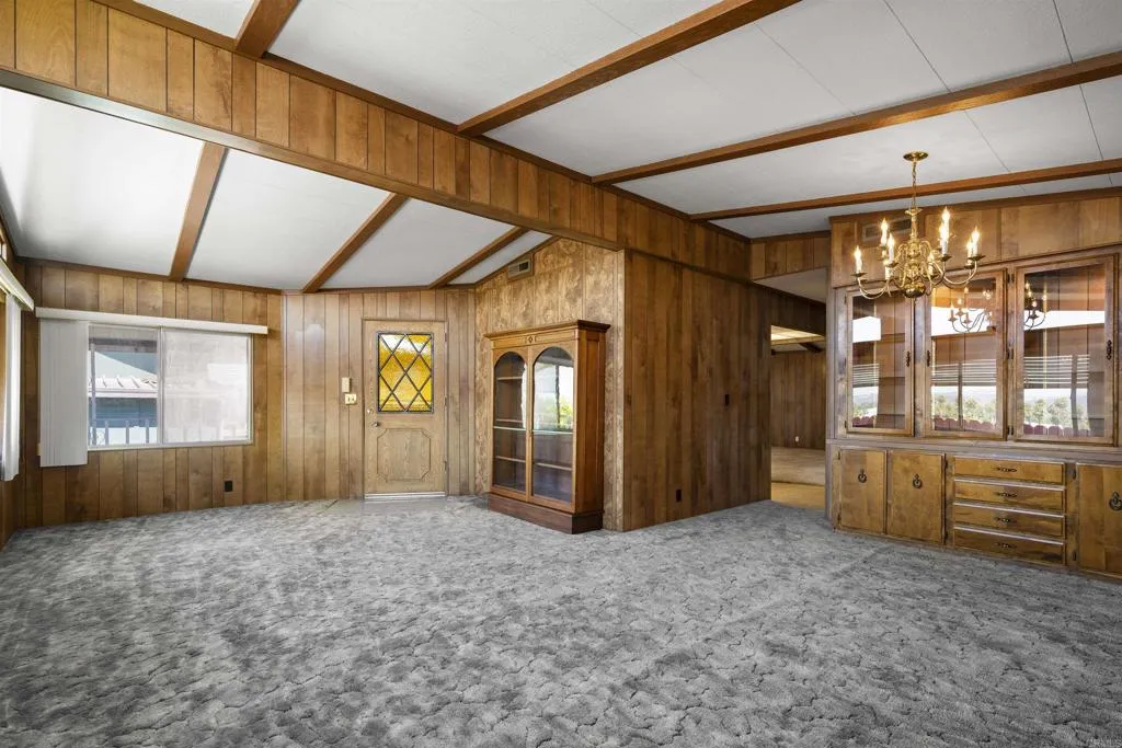 https://cdn.realtyfeed.com/cdn/127/306479430/492d1c55c934a94985496b83ba7a94cf.webp