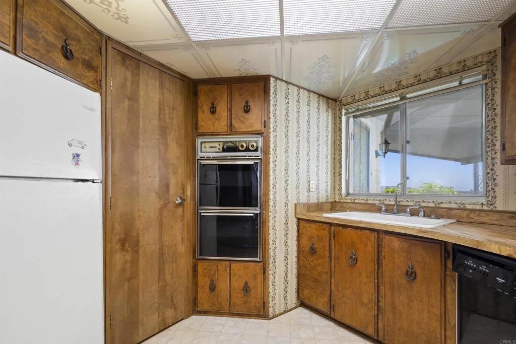 https://cdn.realtyfeed.com/cdn/127/306479430/911112fde078d2f954f15830508ec107.webp