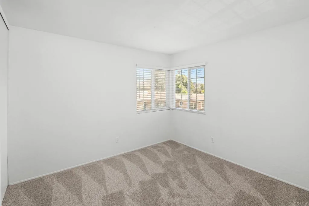https://cdn.realtyfeed.com/cdn/127/306479483/2b0dd8709d87ab74ae5a9ab4853f0564.webp