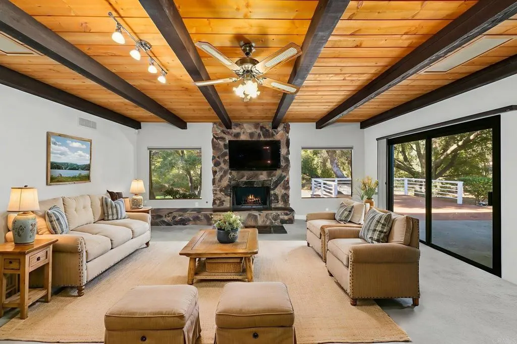 https://cdn.realtyfeed.com/cdn/127/306479506/9aa8c88962f4ae289f348ae7b267f170.webp