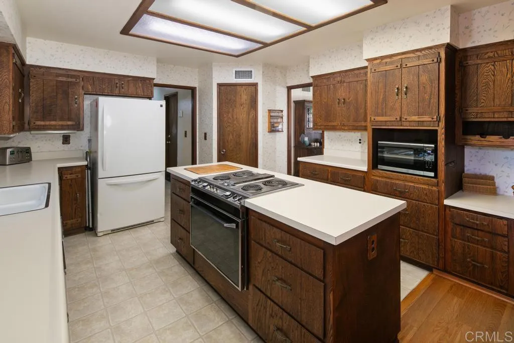 https://cdn.realtyfeed.com/cdn/127/306479506/af248a26be8aa629068d9ce732524e91.webp