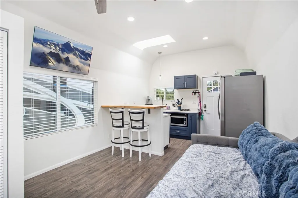 https://cdn.realtyfeed.com/cdn/127/306479576/830bf9141460d6f7d85f62d56479b58f.webp