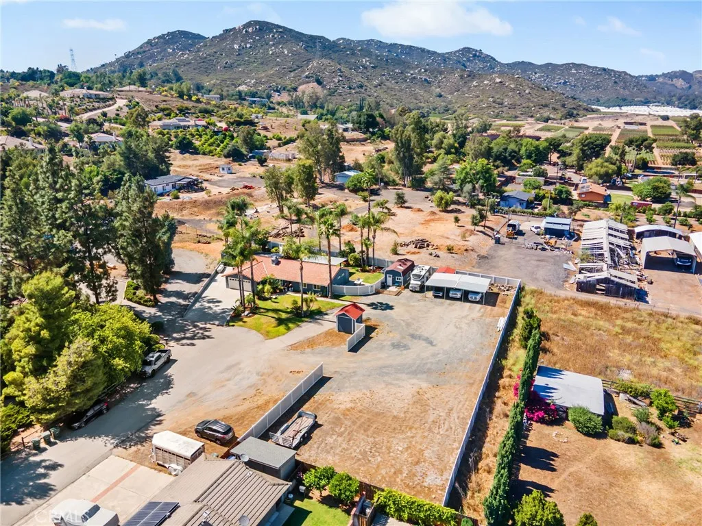 https://cdn.realtyfeed.com/cdn/127/306479576/9ed25b3ff48ca87b2807bede0ce954c2.webp