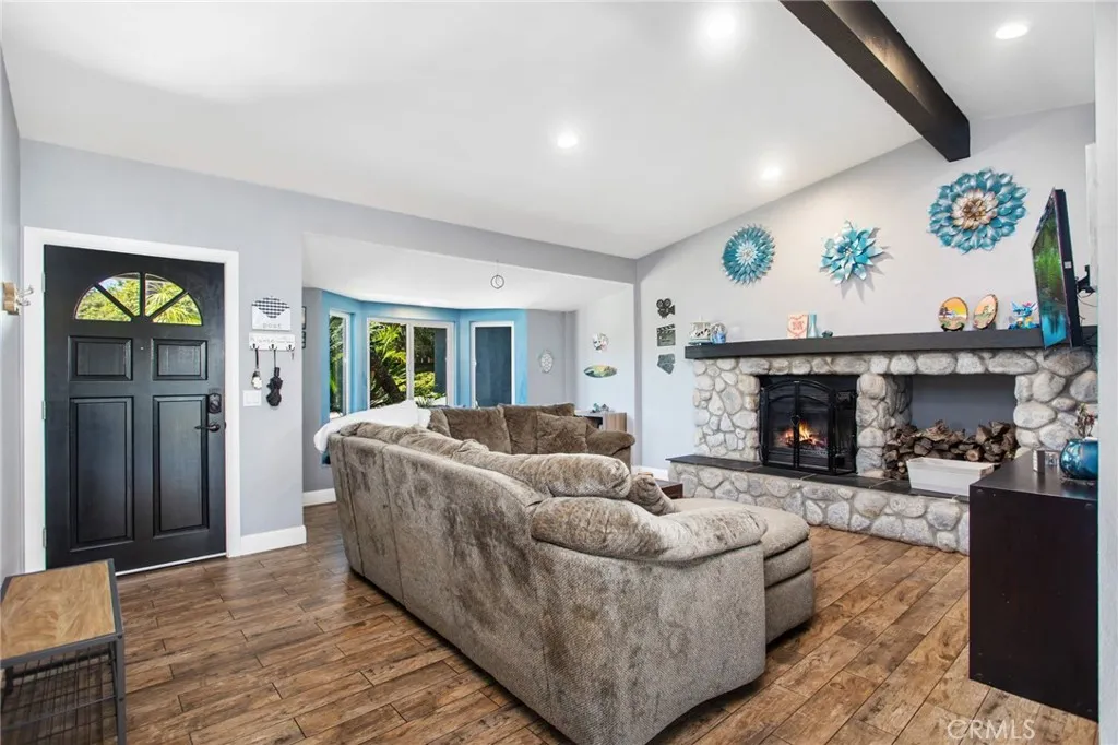 https://cdn.realtyfeed.com/cdn/127/306479576/cd5199f87ee80adce1c11a649285bda7.webp