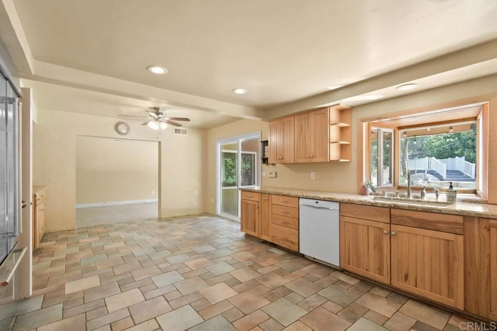 https://cdn.realtyfeed.com/cdn/127/306479834/c170889d83e48f93f6f67677dcc3cbf3.webp