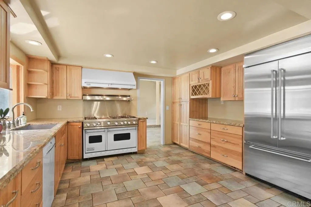 https://cdn.realtyfeed.com/cdn/127/306479834/de154913a3e6635142a68ed12c0708d1.webp