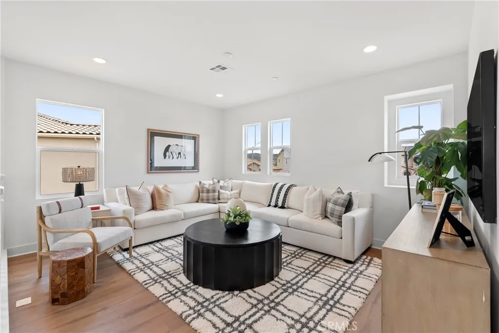 https://cdn.realtyfeed.com/cdn/127/306479998/2a16d2564c20d1263be06cfe2203bc76.webp
