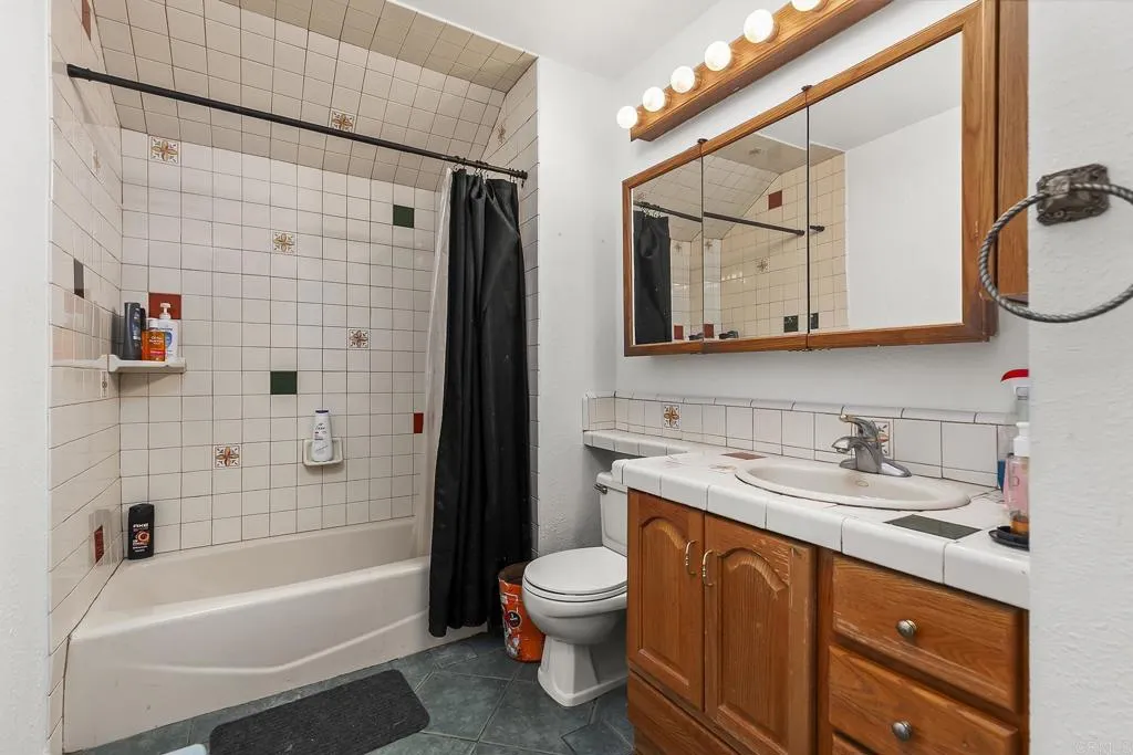 https://cdn.realtyfeed.com/cdn/127/306480053/8474bc159feeef43b7781198fd51bc3b.webp