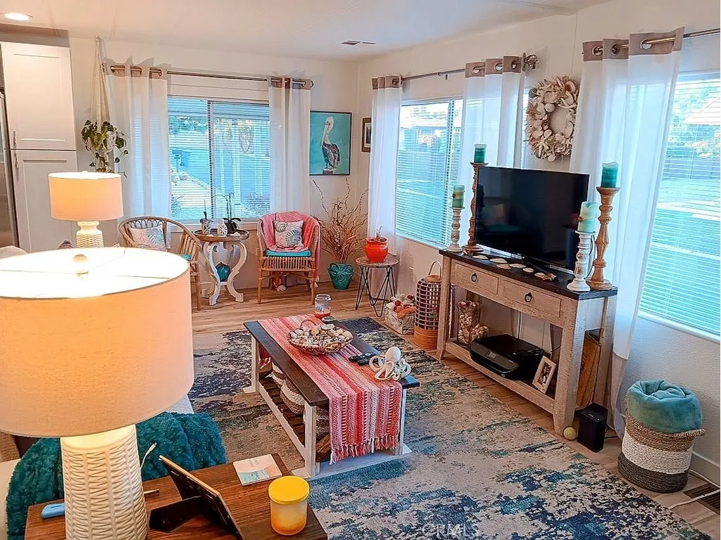 https://cdn.realtyfeed.com/cdn/127/306480133/9f3d997926d15505def988373e525e31.webp