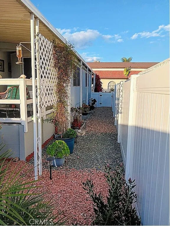 https://cdn.realtyfeed.com/cdn/127/306480133/ba7ed83957ebe08641ae8cfa86e3edd2.webp