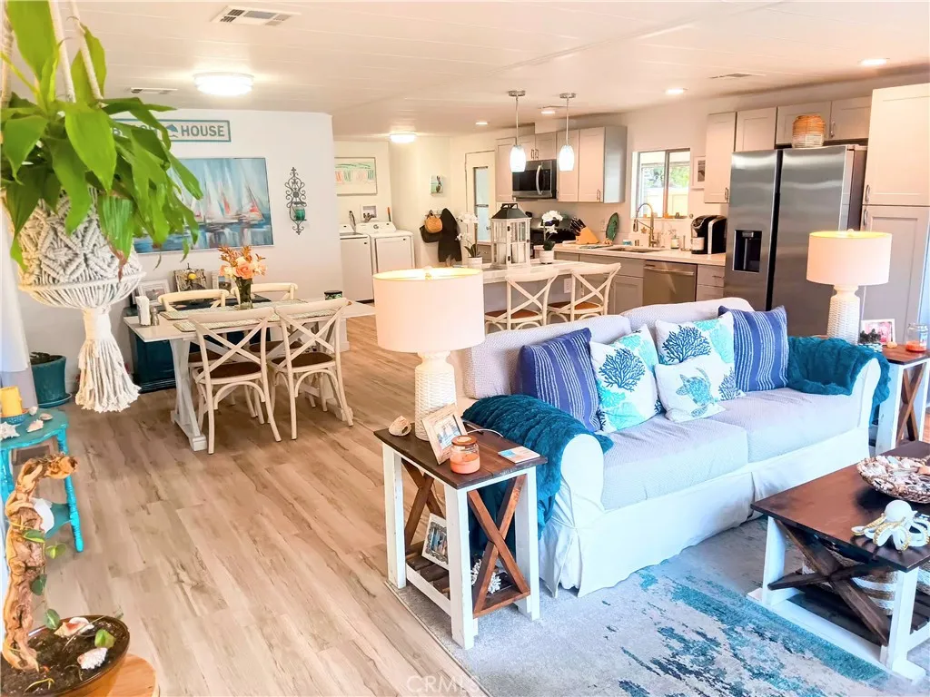 https://cdn.realtyfeed.com/cdn/127/306480133/e76d66f54e5577af884c1adc6ce272e7.webp