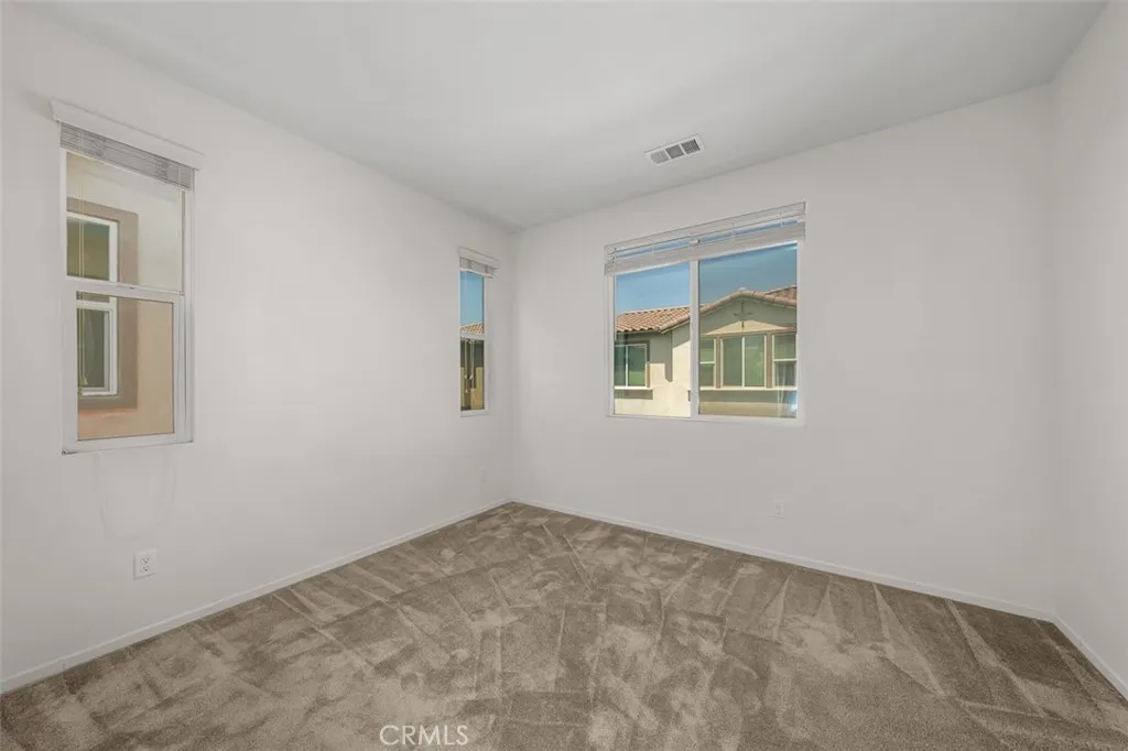 https://cdn.realtyfeed.com/cdn/127/306480156/5d0738a0ef004f813bfdd9bdfef9bb7c.webp