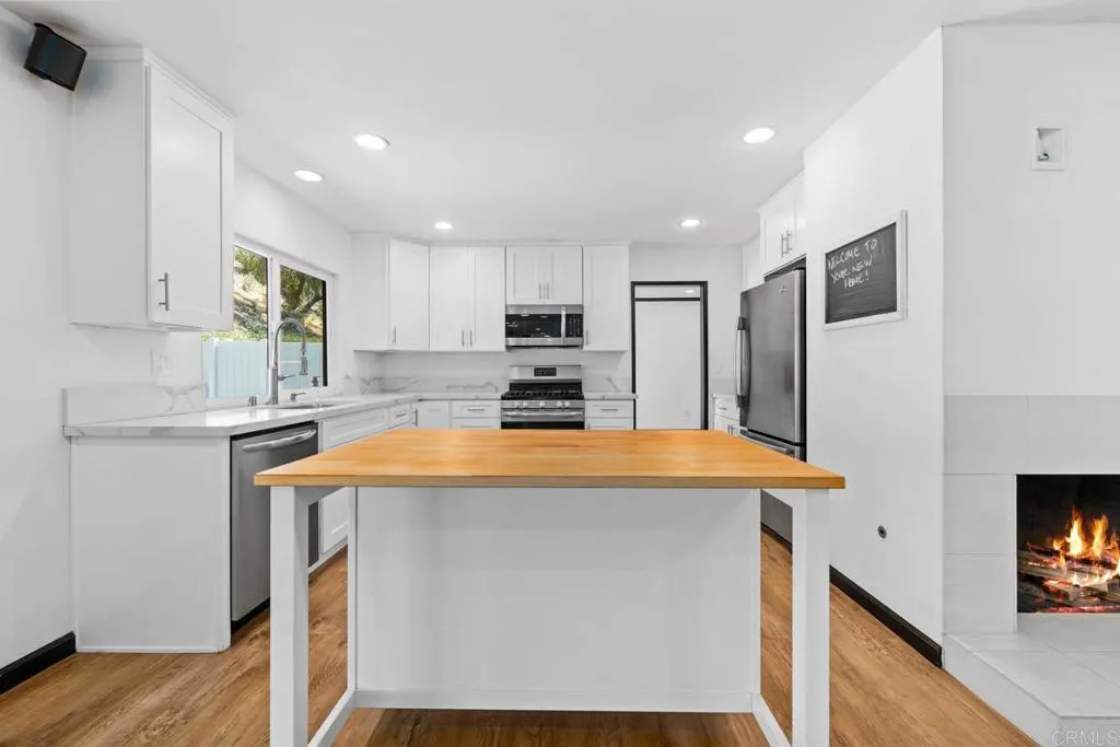 https://cdn.realtyfeed.com/cdn/127/306480212/3e45d19aa79e6fd2c363fdb8cb900113.webp